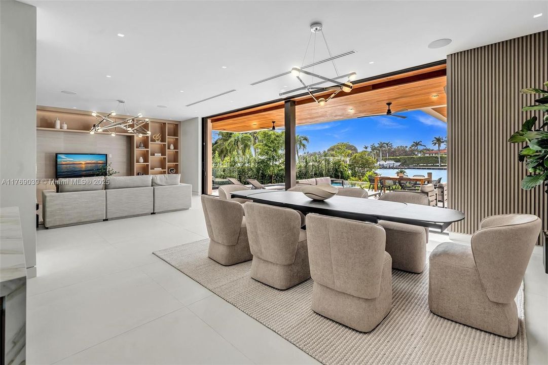 最近售出: $14,700,000 (7 贝兹, 7 浴室, 6565 平方英尺)