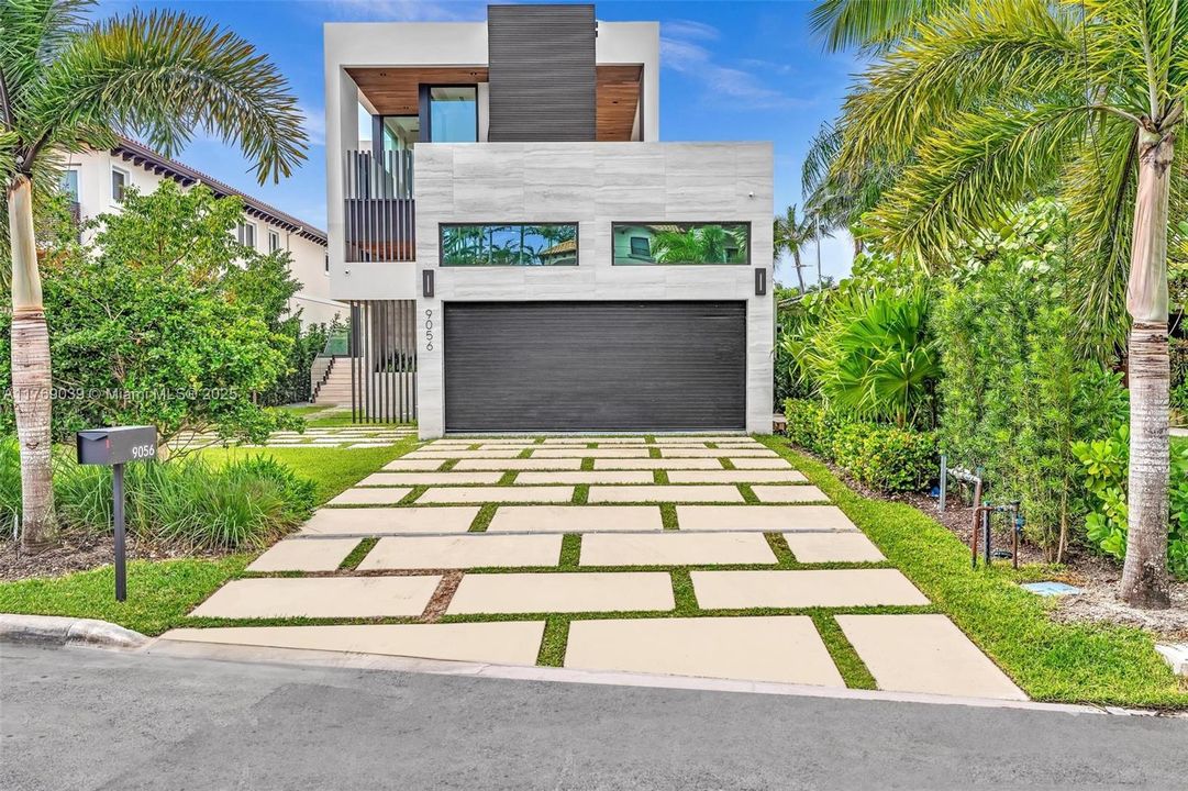 最近售出: $14,700,000 (7 贝兹, 7 浴室, 6565 平方英尺)