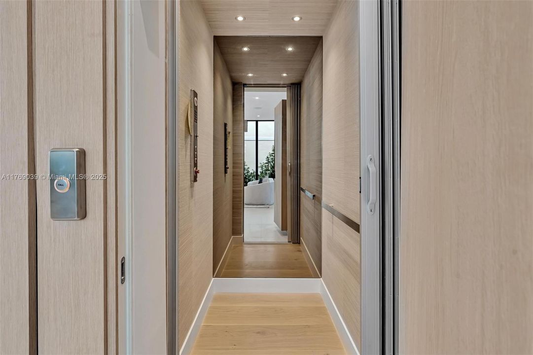 最近售出: $14,700,000 (7 贝兹, 7 浴室, 6565 平方英尺)