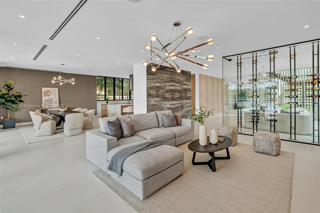 最近售出: $14,700,000 (7 贝兹, 7 浴室, 6565 平方英尺)