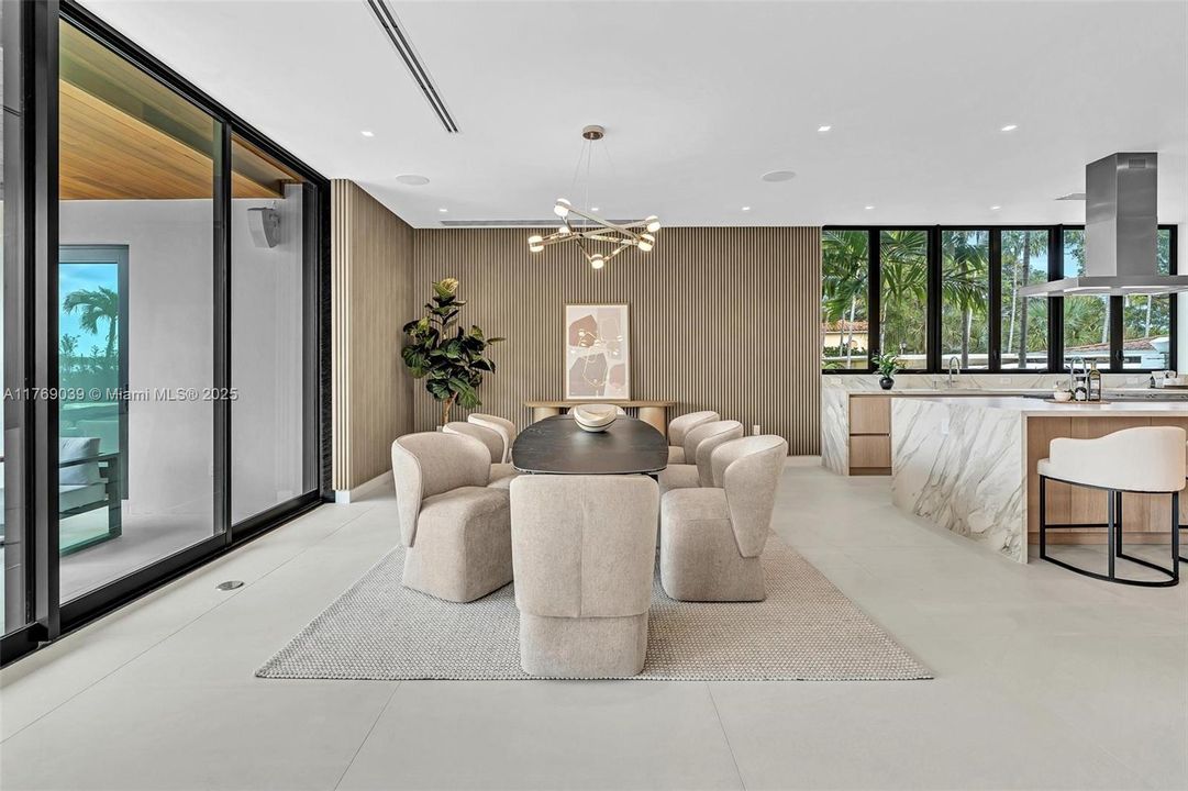 最近售出: $14,700,000 (7 贝兹, 7 浴室, 6565 平方英尺)