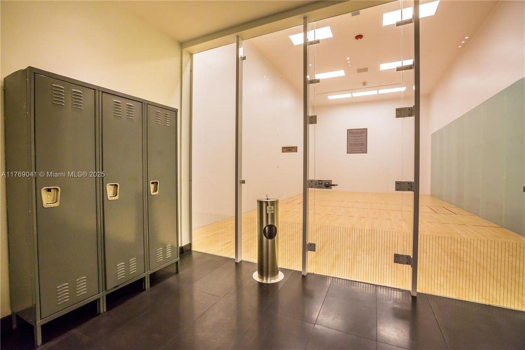 Recently Rented: $2,950 (1 beds, 1 baths, 754 Square Feet)