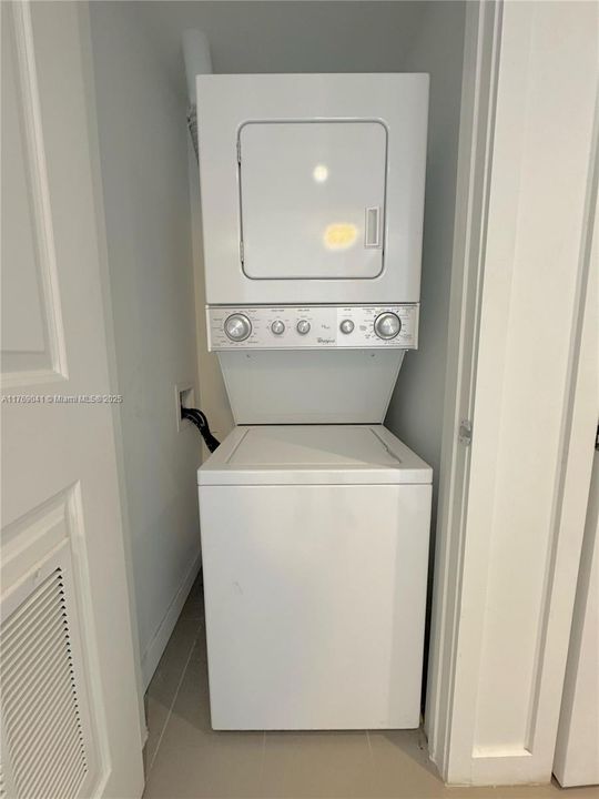 Recently Rented: $2,950 (1 beds, 1 baths, 754 Square Feet)