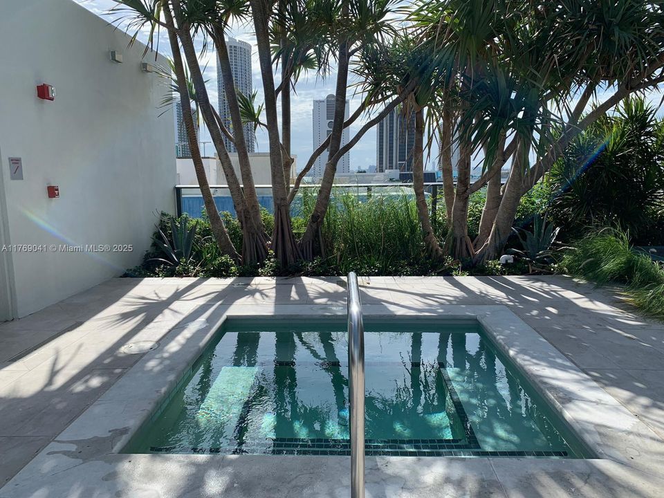 Recently Rented: $2,950 (1 beds, 1 baths, 754 Square Feet)