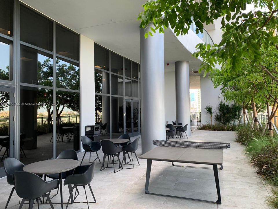 Recently Rented: $3,950 (2 beds, 2 baths, 1055 Square Feet)