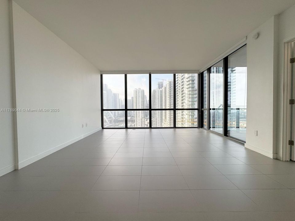 Recently Rented: $3,950 (2 beds, 2 baths, 1055 Square Feet)