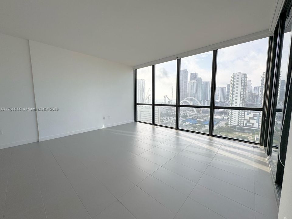 Recently Rented: $3,950 (2 beds, 2 baths, 1055 Square Feet)