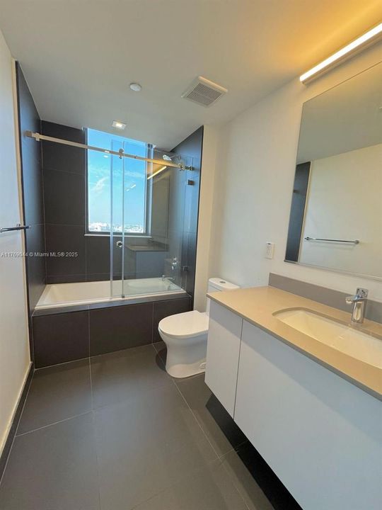 Recently Rented: $3,950 (2 beds, 2 baths, 1055 Square Feet)