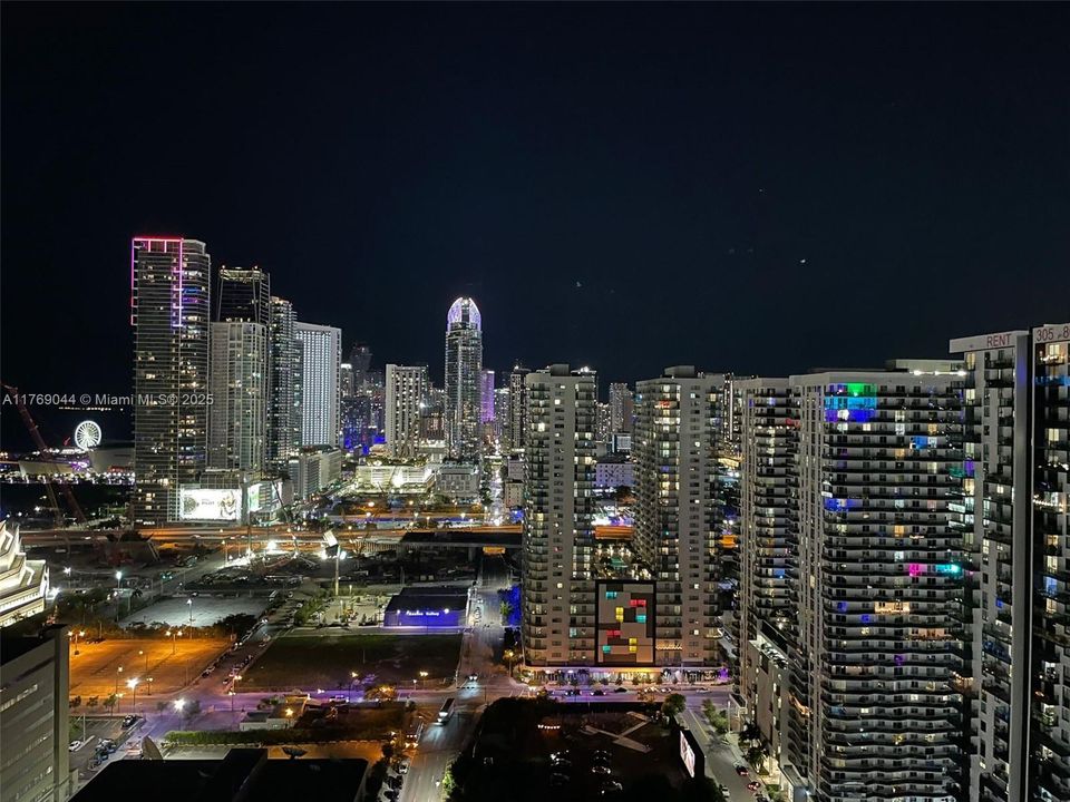 Recently Rented: $3,950 (2 beds, 2 baths, 1055 Square Feet)