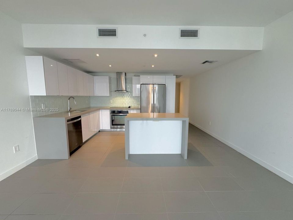 Recently Rented: $3,950 (2 beds, 2 baths, 1055 Square Feet)