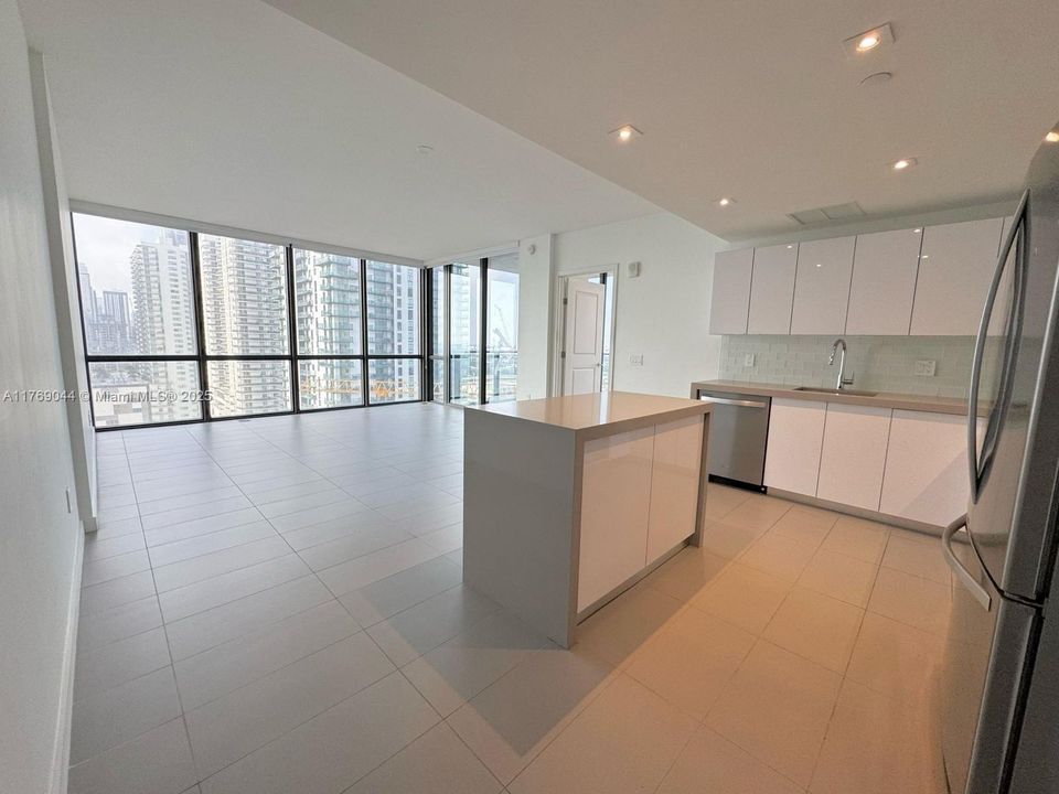 Recently Rented: $3,950 (2 beds, 2 baths, 1055 Square Feet)