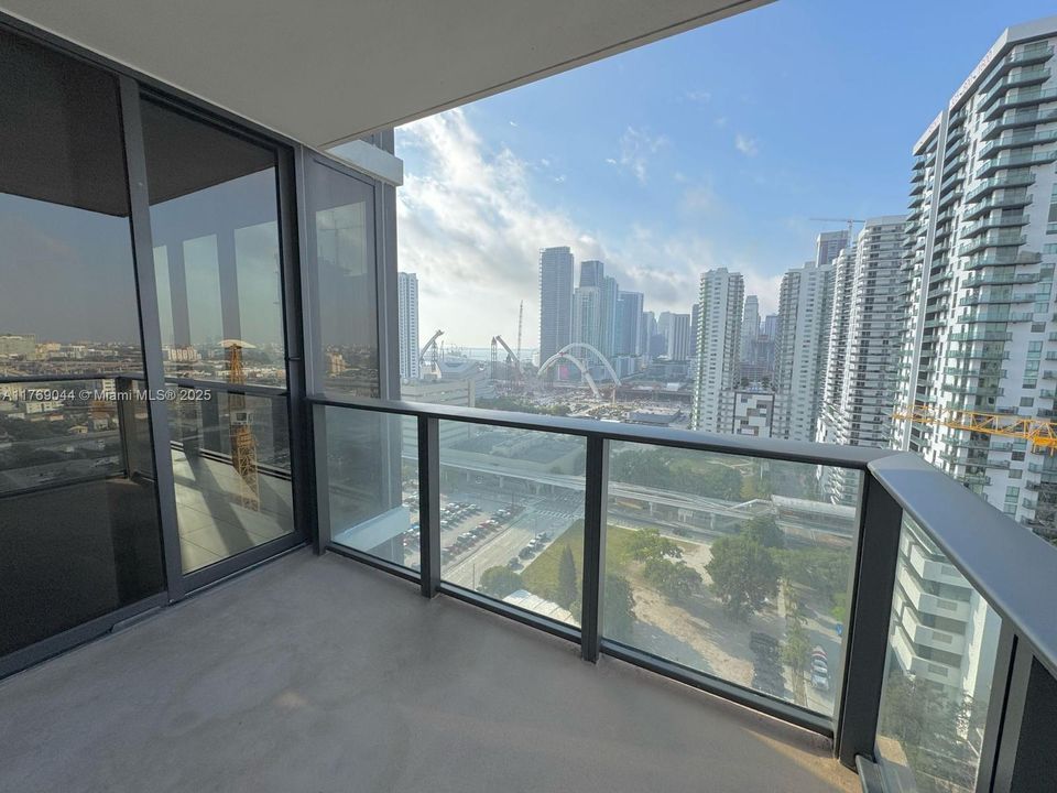 Recently Rented: $3,950 (2 beds, 2 baths, 1055 Square Feet)