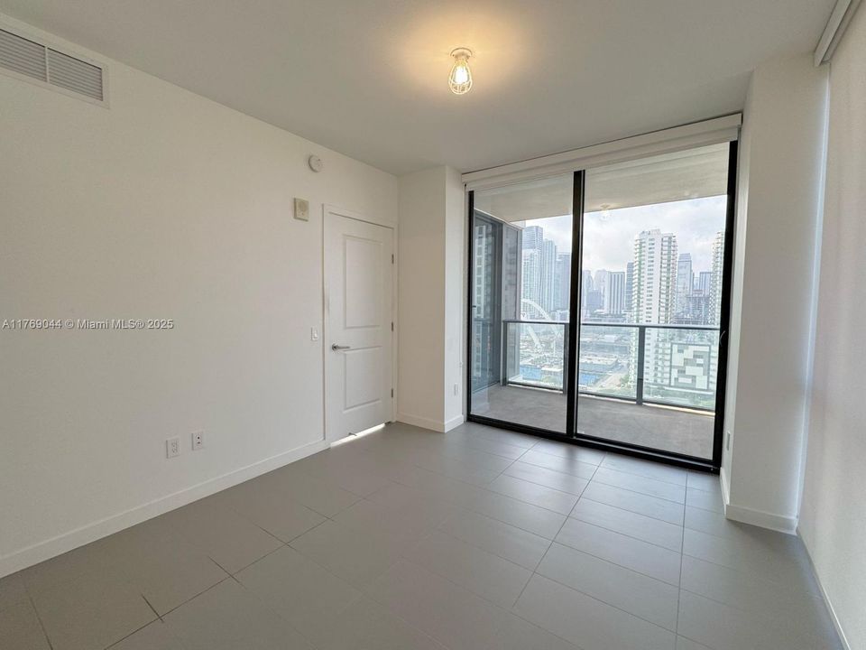 Recently Rented: $3,950 (2 beds, 2 baths, 1055 Square Feet)