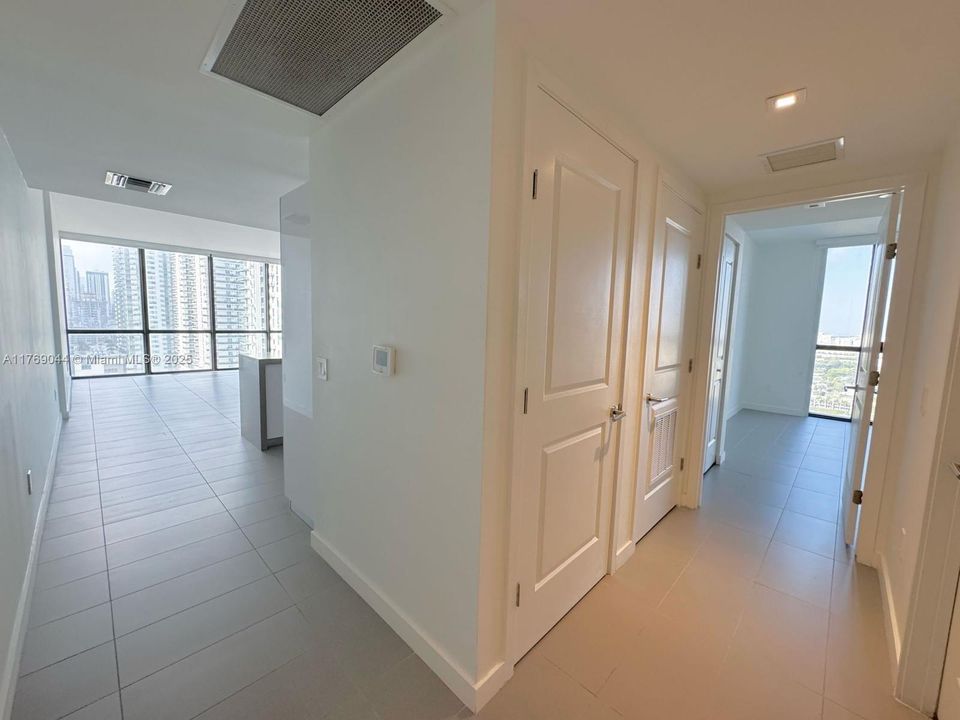 Recently Rented: $3,950 (2 beds, 2 baths, 1055 Square Feet)