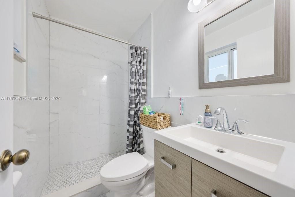 Recently Sold: $750,000 (0 beds, 0 baths, 1982 Square Feet)