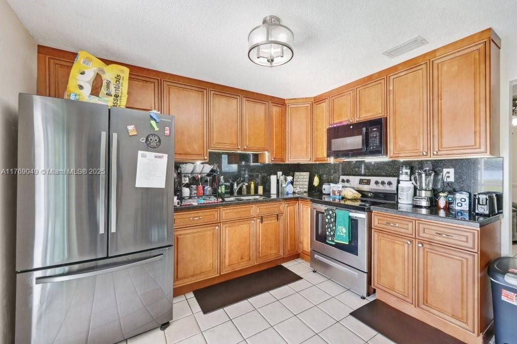 Recently Sold: $750,000 (0 beds, 0 baths, 1982 Square Feet)