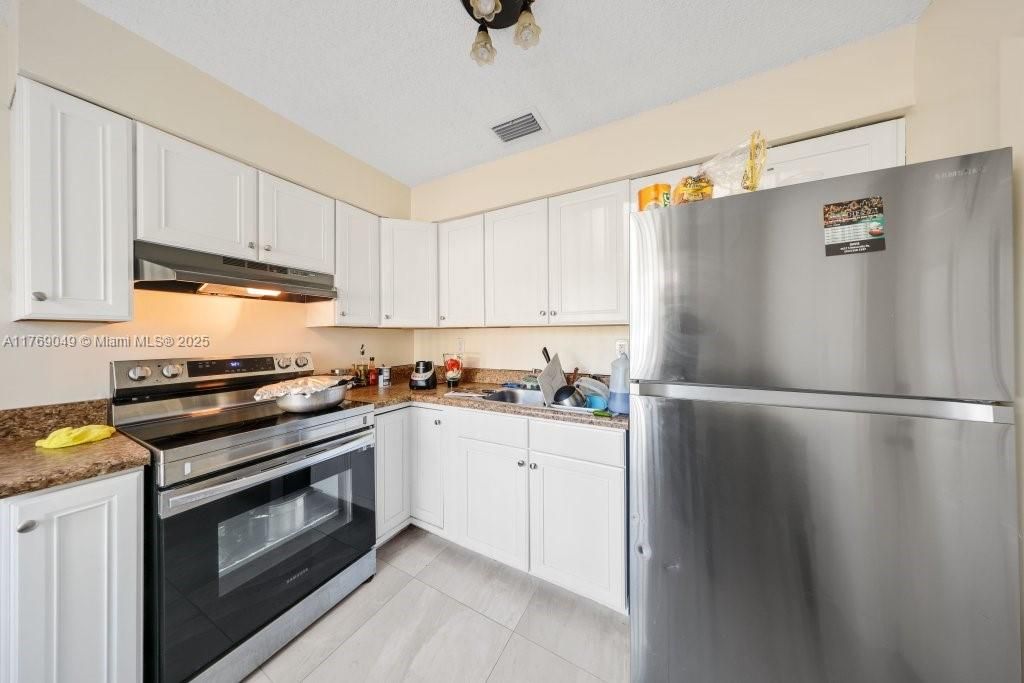 Recently Sold: $750,000 (0 beds, 0 baths, 1982 Square Feet)