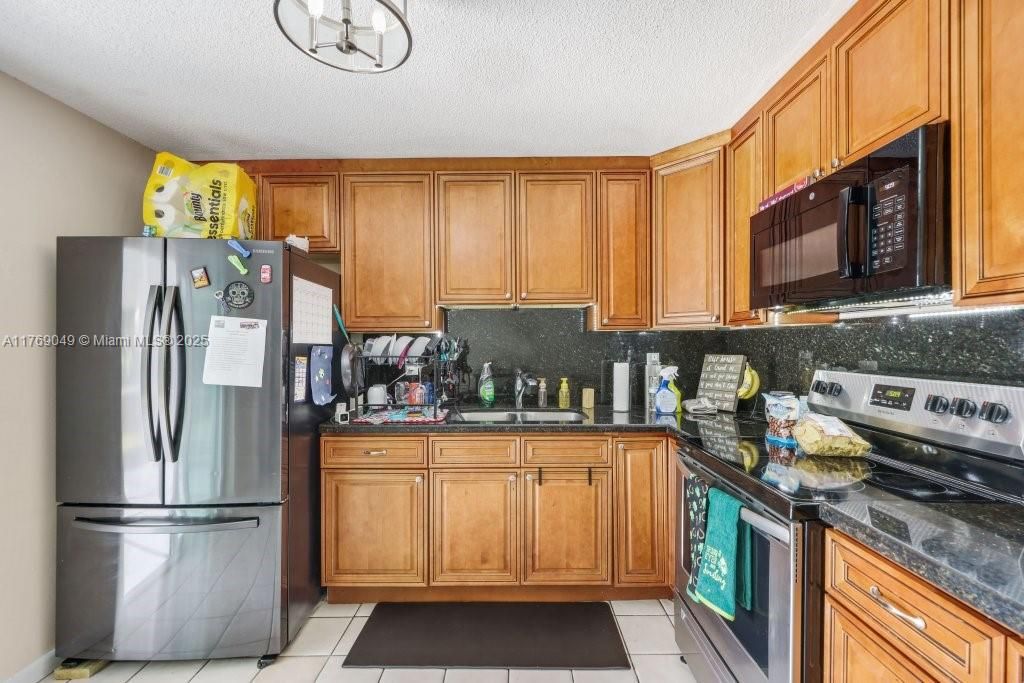 Recently Sold: $750,000 (0 beds, 0 baths, 1982 Square Feet)