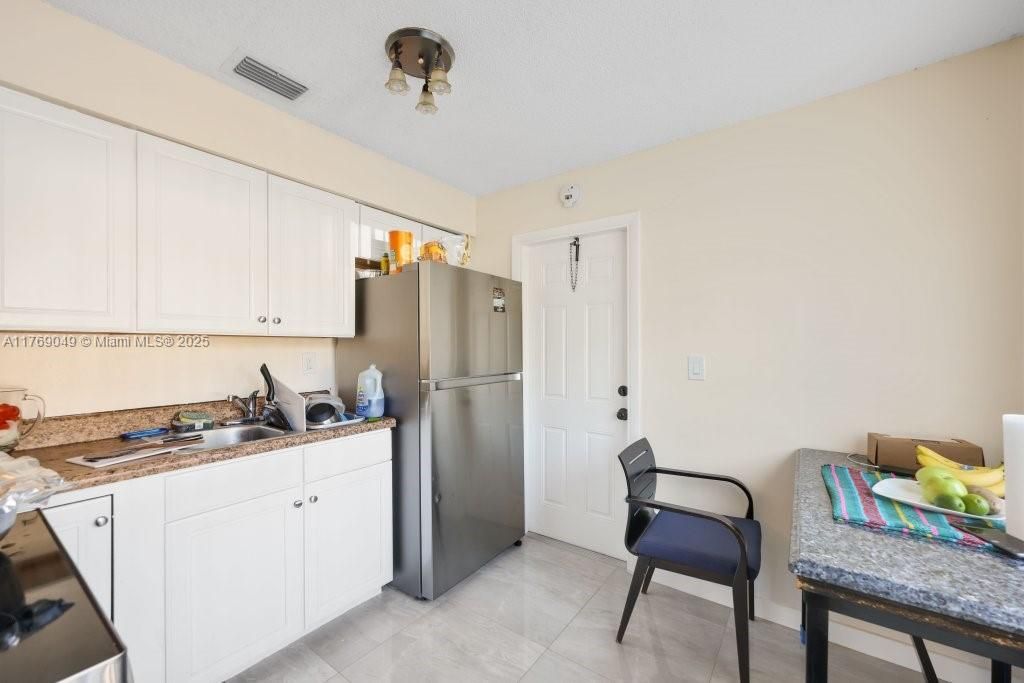 Recently Sold: $750,000 (0 beds, 0 baths, 1982 Square Feet)