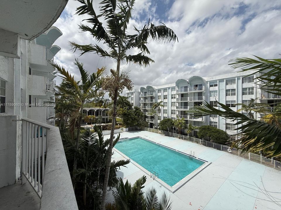 Recientemente alquilado: $1,900 (2 camas, 2 baños, 1175 Pies cuadrados)