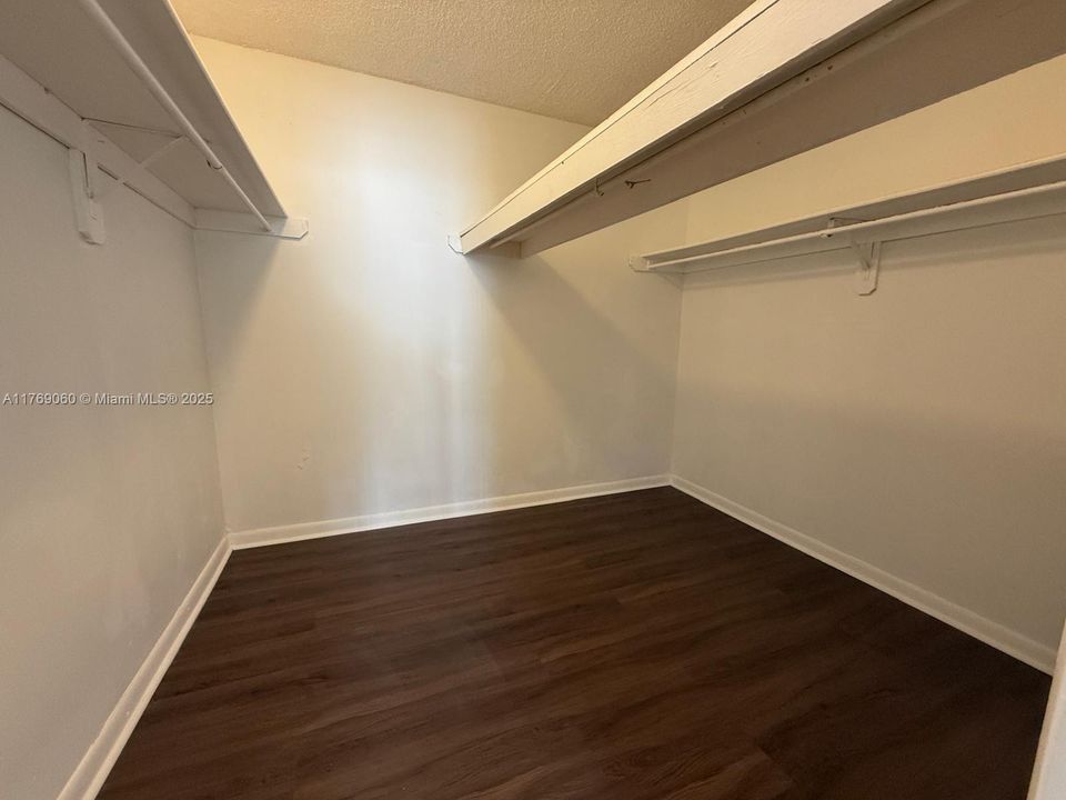 Recientemente alquilado: $1,900 (2 camas, 2 baños, 1175 Pies cuadrados)