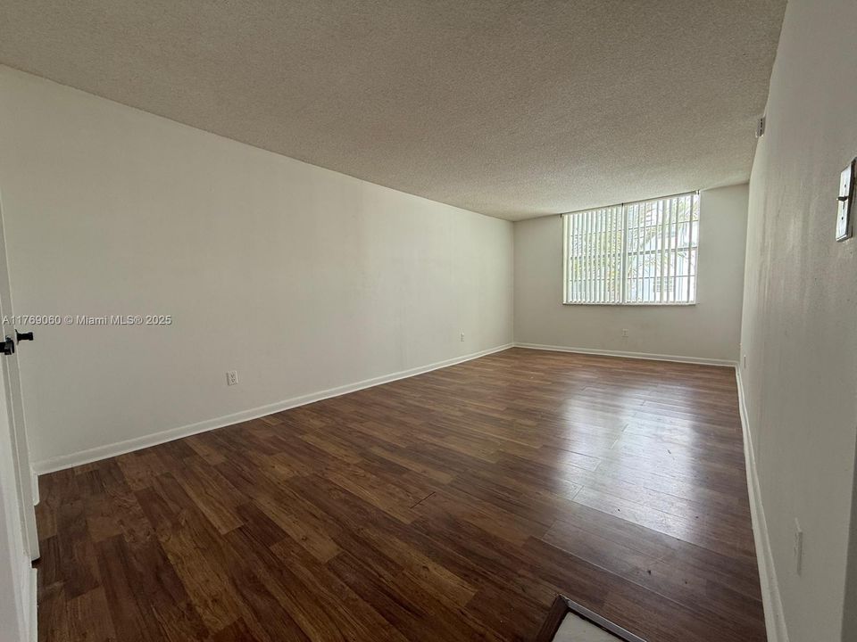 Recientemente alquilado: $1,900 (2 camas, 2 baños, 1175 Pies cuadrados)