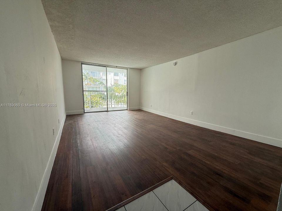 Recientemente alquilado: $1,900 (2 camas, 2 baños, 1175 Pies cuadrados)