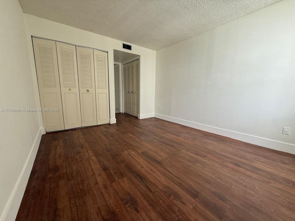 Recientemente alquilado: $1,900 (2 camas, 2 baños, 1175 Pies cuadrados)