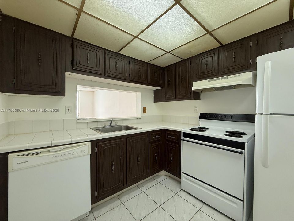 Recientemente alquilado: $1,900 (2 camas, 2 baños, 1175 Pies cuadrados)