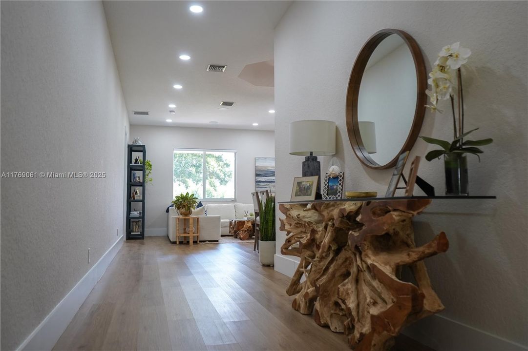 Vendido Recientemente: $685,000 (3 camas, 2 baños, 2050 Pies cuadrados)