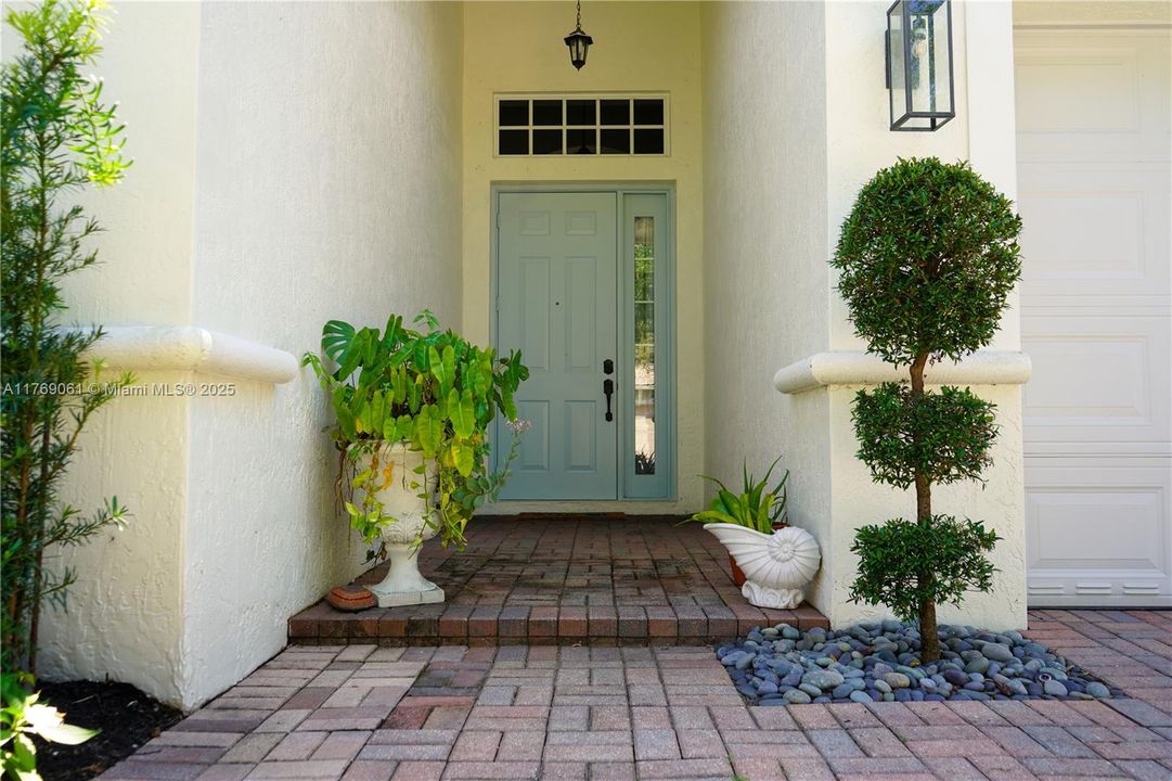 Vendido Recientemente: $685,000 (3 camas, 2 baños, 2050 Pies cuadrados)