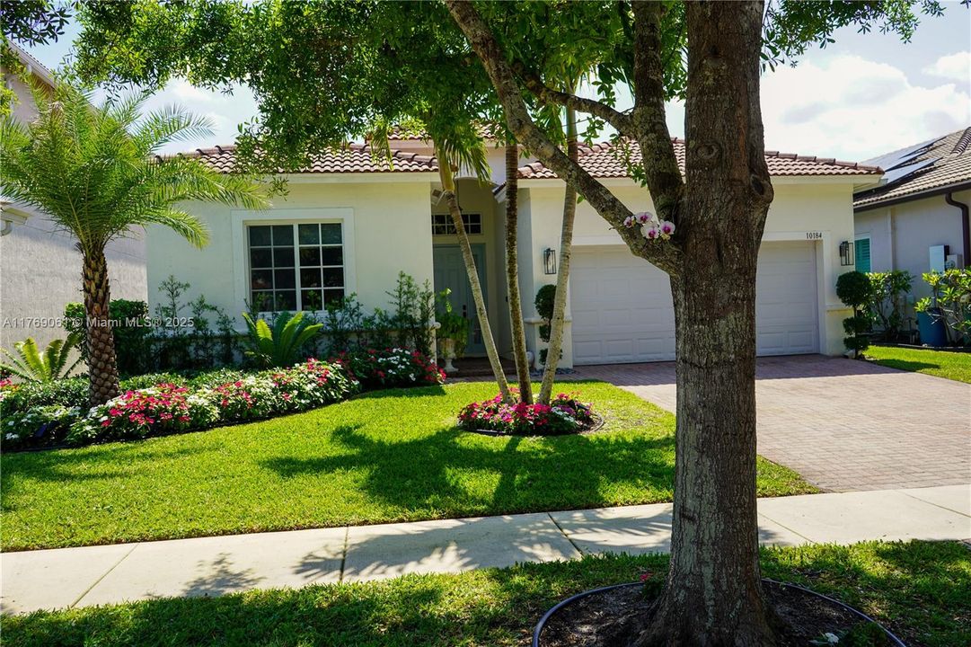 Vendido Recientemente: $685,000 (3 camas, 2 baños, 2050 Pies cuadrados)