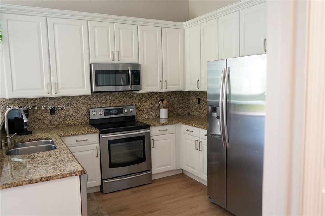 Vendido Recientemente: $685,000 (3 camas, 2 baños, 2050 Pies cuadrados)