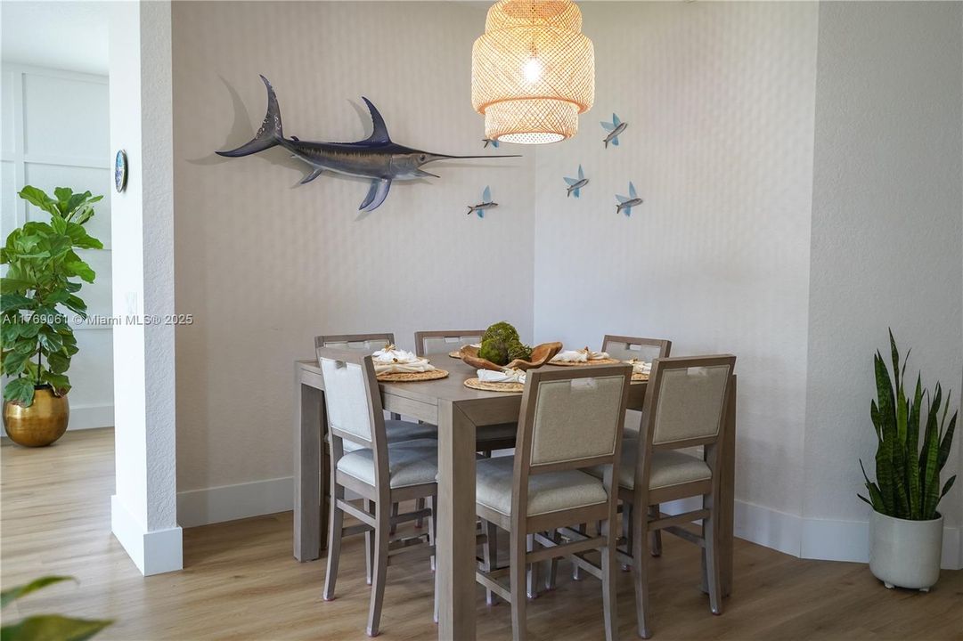 Vendido Recientemente: $685,000 (3 camas, 2 baños, 2050 Pies cuadrados)