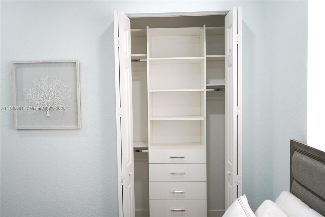 Vendido Recientemente: $685,000 (3 camas, 2 baños, 2050 Pies cuadrados)