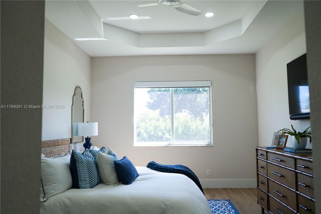 Vendido Recientemente: $685,000 (3 camas, 2 baños, 2050 Pies cuadrados)