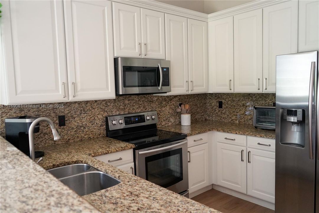 Vendido Recientemente: $685,000 (3 camas, 2 baños, 2050 Pies cuadrados)