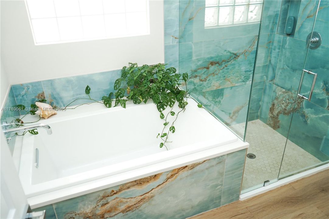 Vendido Recientemente: $685,000 (3 camas, 2 baños, 2050 Pies cuadrados)