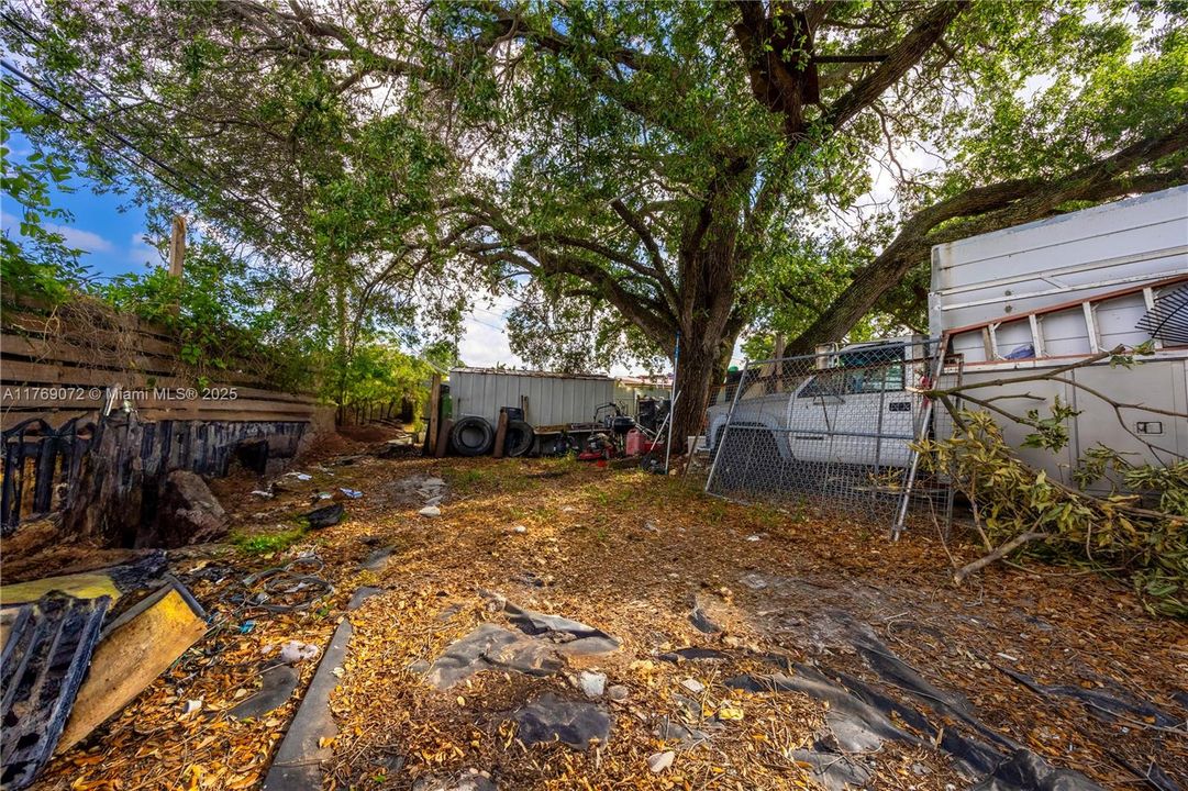 Recently Sold: $450,000 (3 beds, 1 baths, 864 Square Feet)