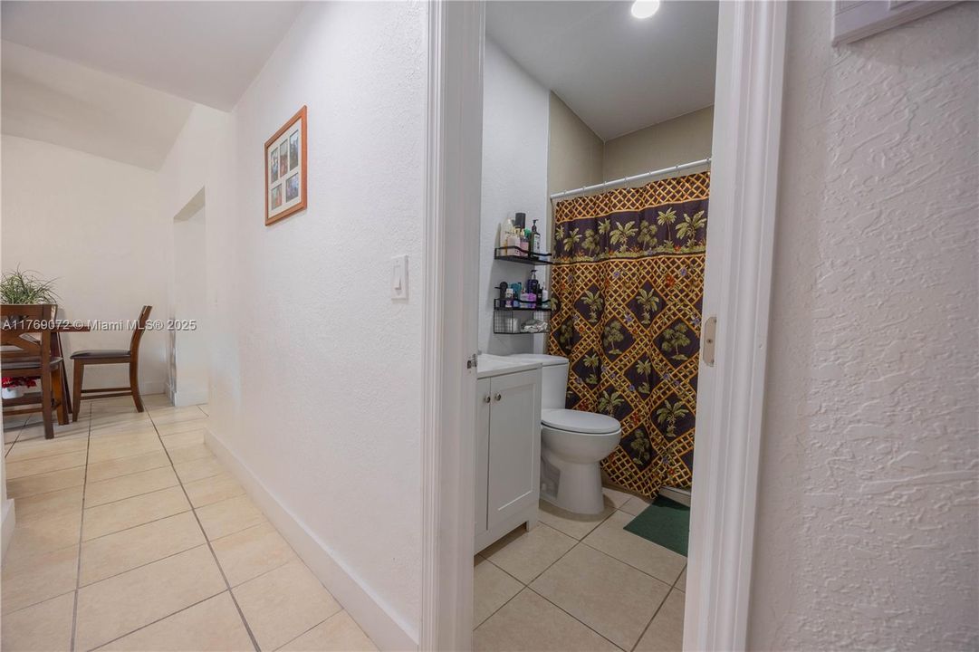 Recently Sold: $450,000 (3 beds, 1 baths, 864 Square Feet)