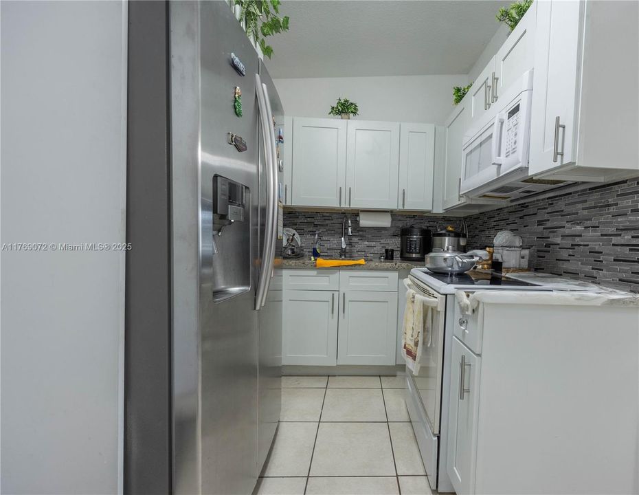 Recently Sold: $450,000 (3 beds, 1 baths, 864 Square Feet)