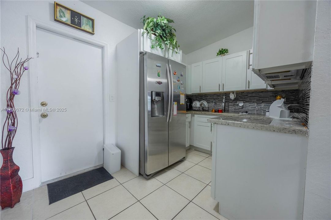 Recently Sold: $450,000 (3 beds, 1 baths, 864 Square Feet)