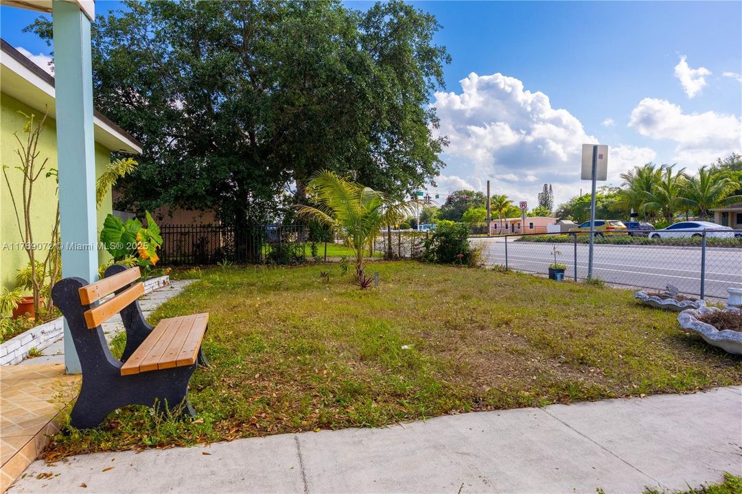 Recently Sold: $450,000 (3 beds, 1 baths, 864 Square Feet)