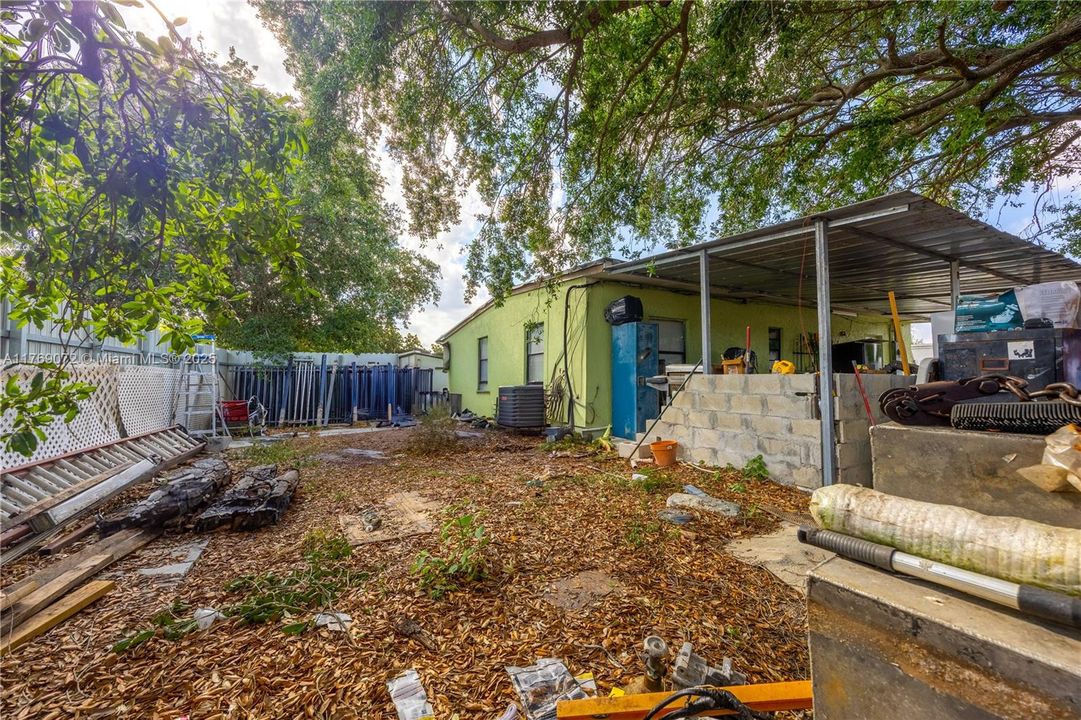 Recently Sold: $450,000 (3 beds, 1 baths, 864 Square Feet)