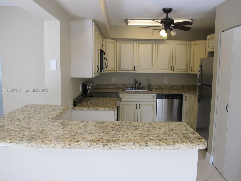 Vendido Recientemente: $350,000 (3 camas, 2 baños, 1630 Pies cuadrados)