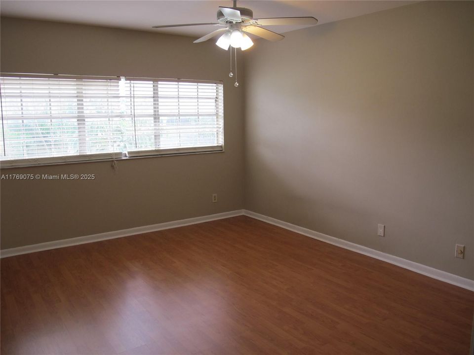 Vendido Recientemente: $350,000 (3 camas, 2 baños, 1630 Pies cuadrados)