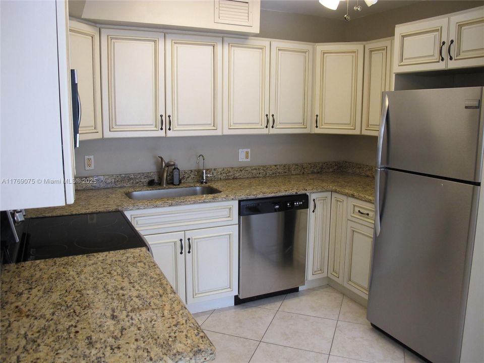 Vendido Recientemente: $350,000 (3 camas, 2 baños, 1630 Pies cuadrados)