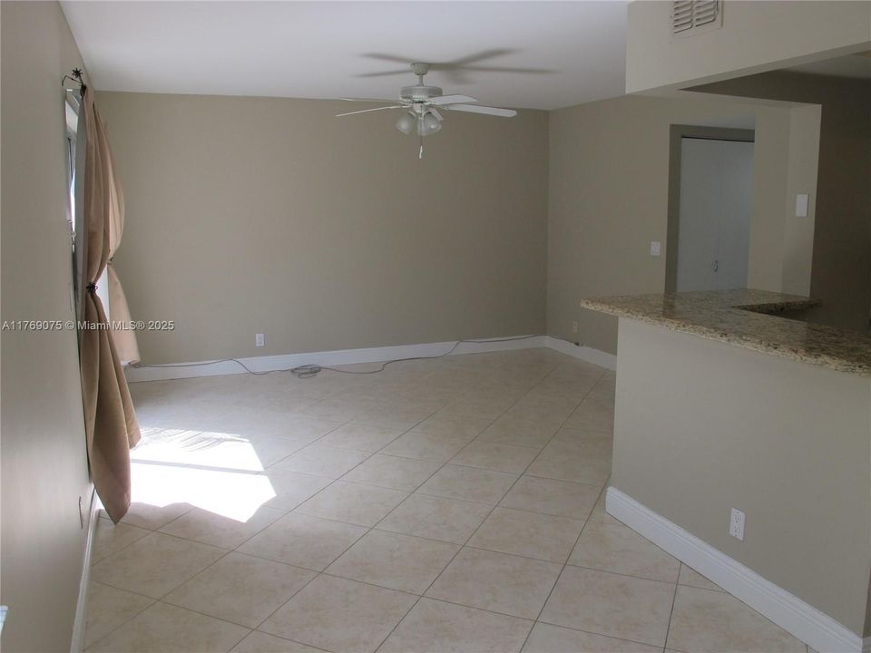 Vendido Recientemente: $350,000 (3 camas, 2 baños, 1630 Pies cuadrados)