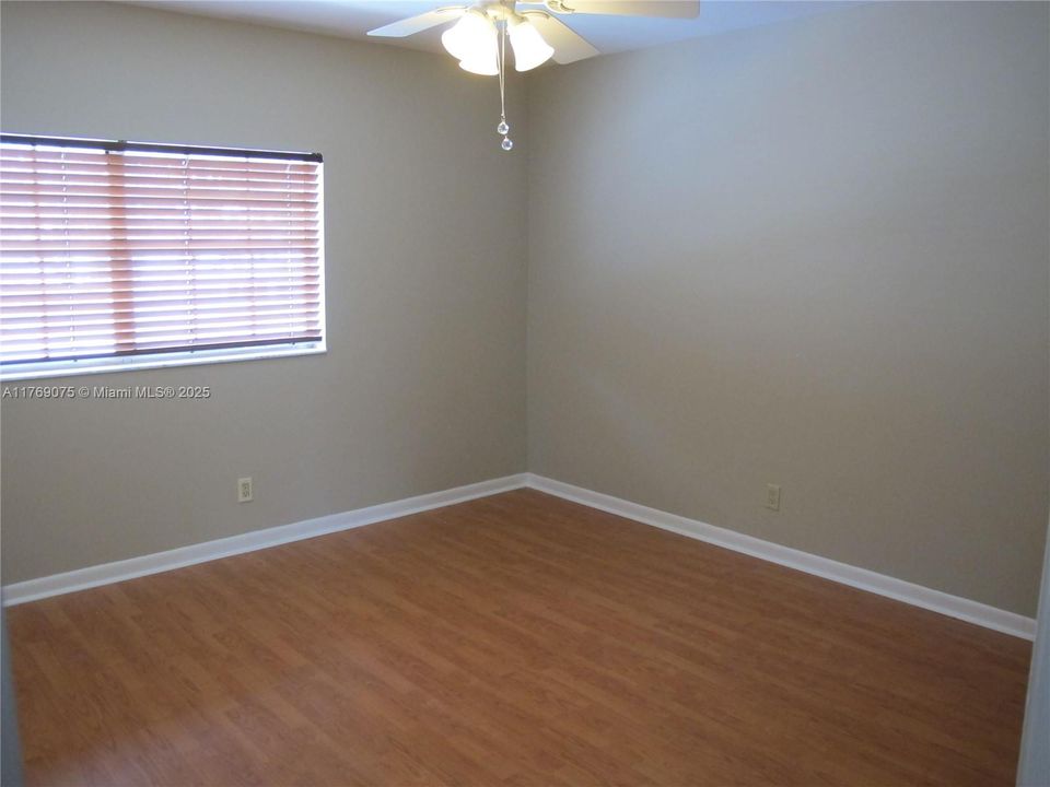 Vendido Recientemente: $350,000 (3 camas, 2 baños, 1630 Pies cuadrados)