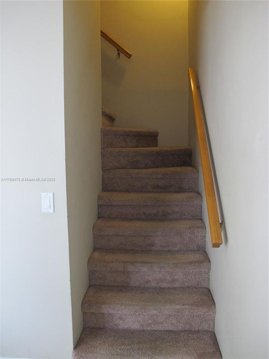 Vendido Recientemente: $350,000 (3 camas, 2 baños, 1630 Pies cuadrados)